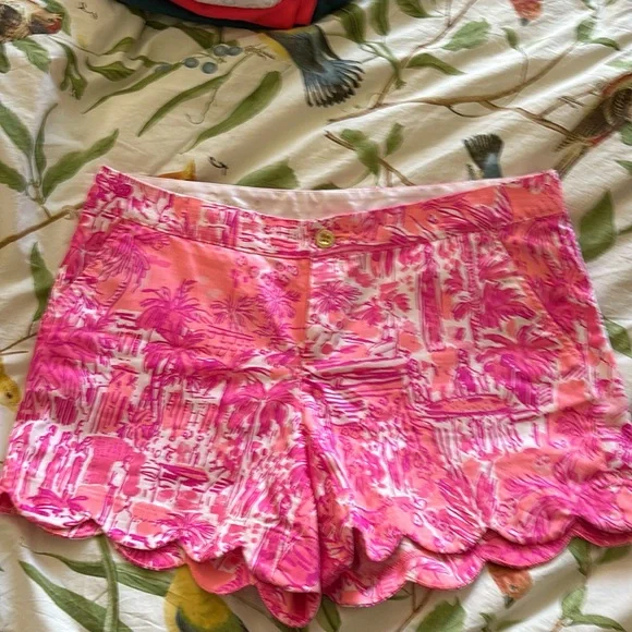 Bright pink Lilly Pulitzer shorts - Picture 1 of 4